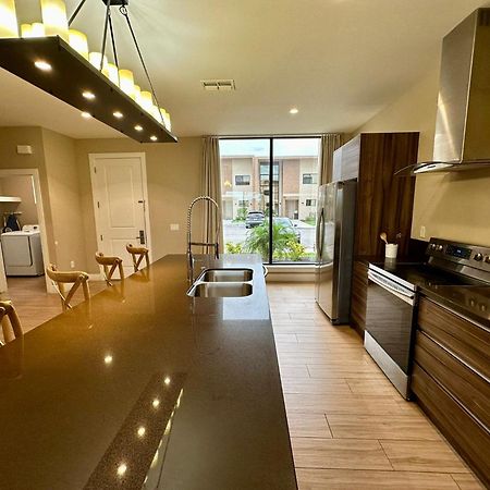 Luxury Home In Orlando With Private Hot Tub - 7 Min From Disney Parks - 3 Bedrooms And 4 Bathrooms! Экстерьер фото