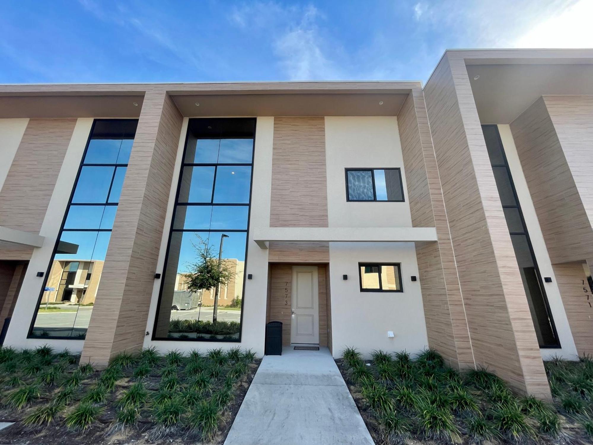 Luxury Home In Orlando With Private Hot Tub - 7 Min From Disney Parks - 3 Bedrooms And 4 Bathrooms! Экстерьер фото