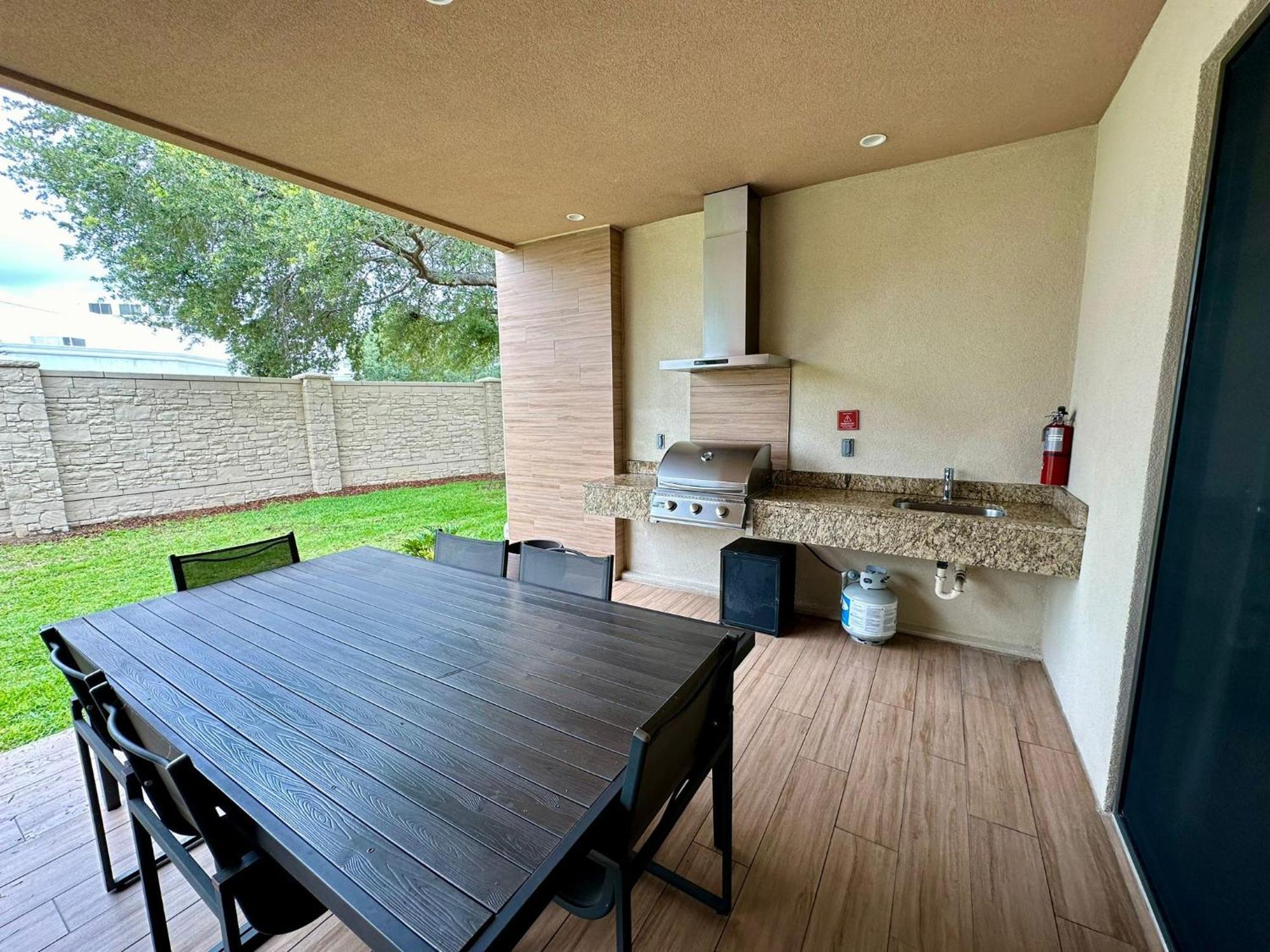 Luxury Home In Orlando With Private Hot Tub - 7 Min From Disney Parks - 3 Bedrooms And 4 Bathrooms! Экстерьер фото